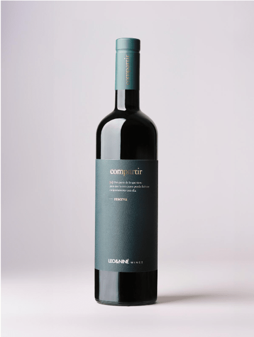 Compartir Reserva wine bottle from Leo&Nine with a teal label